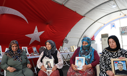 Diyarbakır anneleri PKK ve uzantısı YPG-SDG'nin feshini değerlendirdi