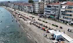 Bursa'da tatilciler sahile akın etti