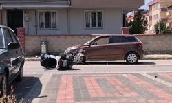 Bursa'da otomobil motosikletle çarpıştı: 2'si çocuk 3 yaralı