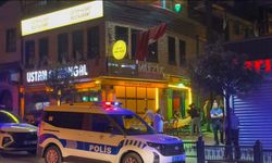 Polisin yanında bile durmadılar… Tarihi Arapşükrü Sokağı'nda kavga kamerada