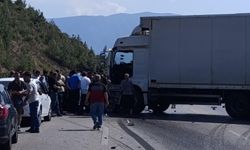 Kamyon otomobile çarptı, yaşlı kadın hayatını kaybetti