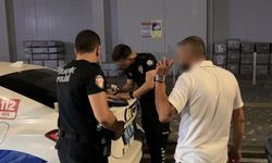 Alkollü sürücüden ilginç hareketler.. Yüzünü sakladı, basın mensubunu kayda alıp küfür etti