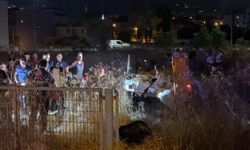 Direksiyon hakimiyetini kaybeden otomobil tarlaya uçtu: 5 yaralı