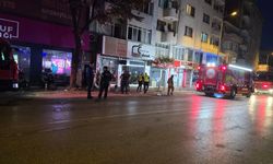 Geri dönüşüm deposunda çıkan yangın paniğe neden oldu