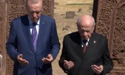 Cumhurbaşkanı Erdoğan ve Devlet Bahçeli, Ahlat Selçuklu Kabristanı'nı ziyaret etti