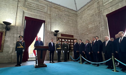 Cumhurbaşkanı Erdoğan başkanlığındaki devlet erkanı, Anıtkabir'i ziyaret etti