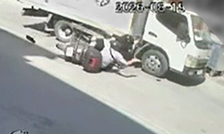 Bursa'da kamyonetle motosiklet çarpıştı