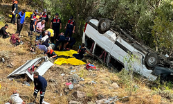 Sivas'ta minibüs şarampole uçtu: 4 ölü, 10 yaralı