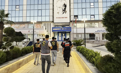 Menderes Belediyesine operasyon: Başkan dahil 15 kişi gözaltına alındı