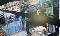 Bursa’da akılalmaz sigara hırsızlığı! 440 paketi çantasına doldurup sıraya girdi