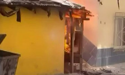 Bursa'da yangına vatandaş müdahalesi kamerada