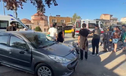 Bursa’da araca çarpmamak için manevra yaptı! 2 genç yaralandı