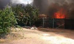 Depoda çıkan yangın ekiplerin hızlı müdahalesiyle söndürüldü