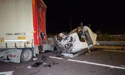 Bursa’da tır ile otomobil çarpıştı: 1 ölü, 7 yaralı