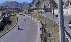 Bariyerlere çarpan motosiklet sürücüsü hayatını kaybetti