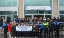 Bursa'da polisten öğrencilere tiyatro sürprizi