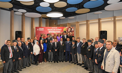 Başkan Erkan Aydın kahraman gazilerle aynı sofrada