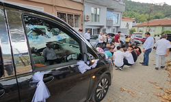 Bursa'da asırlık düğün geleneği: 200 metreyi 4 saatte geçtiler