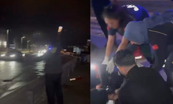 Bursa'da motosiklet bariyerlere çarptı, gençler cep telefonu ışığıyla trafiği durdurdu