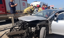 Bursa'da otomobil bariyerlere ok gibi saplandı