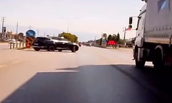Bursa'da kırmızı ışık ihlali yapan cipe motosiklet çarptı