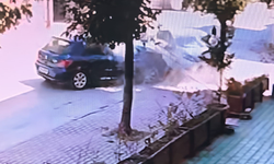Bursa'da iki otomobil kafa kafaya çarpıştı