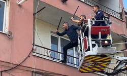 Bursa'da hastaneye yatmamak için polise bıçak çekip direndi