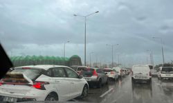 Bursa’da yağmur trafiği kilitledi! Yıldırım’dan Nilüfer’e araç kuyruğu