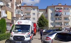 Mutfaktan çıkan yangında 4 kişi dumandan etkilendi