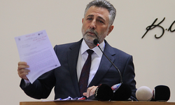 İzmir Bayraklı Belediyesine yolsuzluk operasyonu: Eski başkan Sandal'a gözaltı