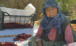 90 yaşındaki annenin evlat sevgisi acı biberi tatlı kıldı