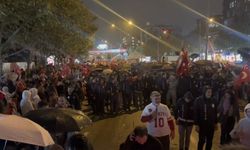 Bursa’da yağmura rağmen Can Bonomo ile Cumhuriyet coşkusu