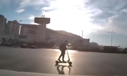 Bursa’da ışık ihlali yapan scooter sürücüsü kazadan kıl payı kurtuldu