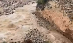 Derede heyelan anı kamerada