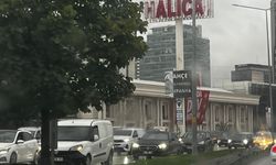 Bursa’da sağanak yağış trafiği kilitledi