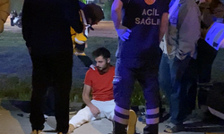Bursa'da doğum gününe giderken kaza yaptılar, acilde pastayı kestiler