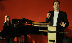Tuş yok, tel yok, dokunmak yok: Havada dans eden ellerinden müzik çıktı