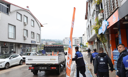 Nilüfer’de kaldırım ve yolları işgal eden tabelalar toplandı