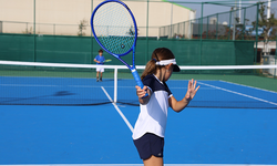 Cumhuriyet coşkusu tenis kortlarına taşındı