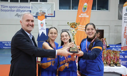Sokak basketbolunda şampiyonlar kupalarını aldı
