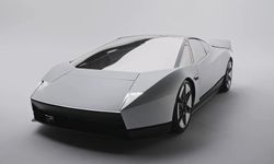 Tesla yeni nesil otomobili Roadster'ı tanıttı: Rampada tırmandıktan sonra havada süzülerek zemine indi