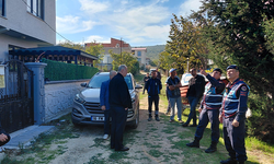 Mudanya'da yıkım krizi: Ev sahibi çatıya çıktı