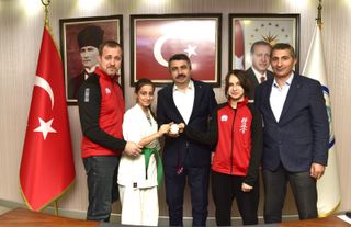 Başkan Oktay Yılmaz, şampiyonları makamında ağırladı