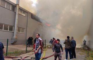 Bursa'da sandalye fabrikasında yangın çıktı