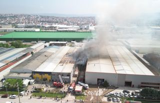 Bursa'da yanan fabrika havadan görüntülendi