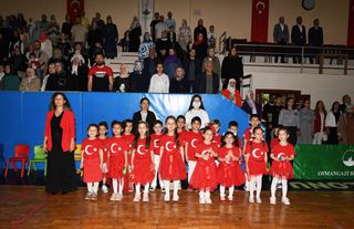 Bursa'da Çocuk Şenliği, minik öğrencilerin gösterileriyle son buldu