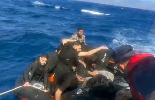 Datça açıklarında Yunanistan’ın geri ittiği 27 düzensiz göçmen kurtarıldı