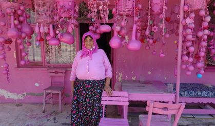 75 yaşındaki Sakine teyzenin 'pembe' hayatı! "Boyamazsam uyuyamıyorum"