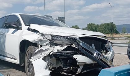 Bursa'da kontrolden çıkan araç bariyere çarptı