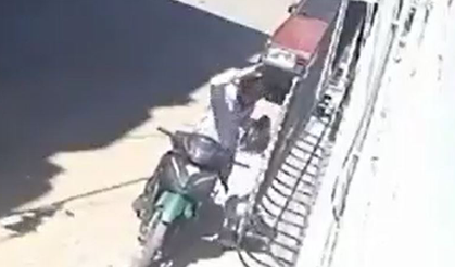 7 yaşındaki kızına defalarca tokat atıp, saçından sürükledi